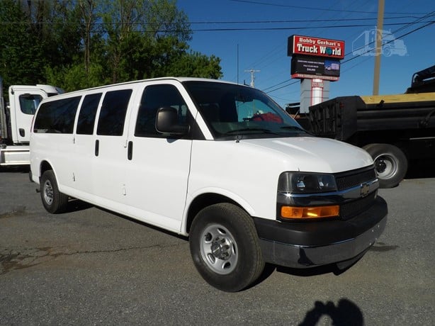 chevrolet express passenger 2015 1GAZG1FG9F1161956 image chevrolet express passenger 2015 1GAZG1FG9F1161956 image